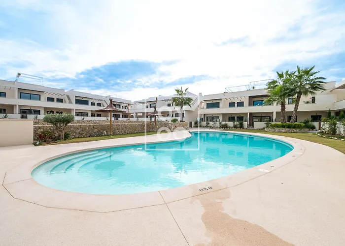 Amalia Garden Groundfloor Retreat, Heated Pool, Near And Sea, By Oyoostays