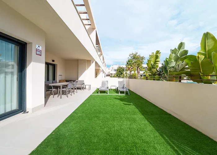 Amalia Garden Groundfloor Retreat, Heated Pool, Near And Sea, By Oyoostays Apartman Torrevieja