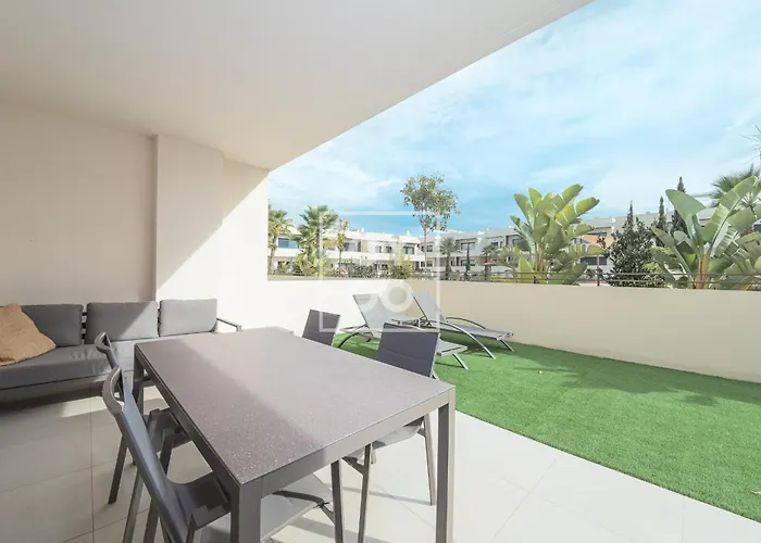 Apartman Amalia Garden Groundfloor Retreat, Heated Pool, Near And Sea, By Oyoostays